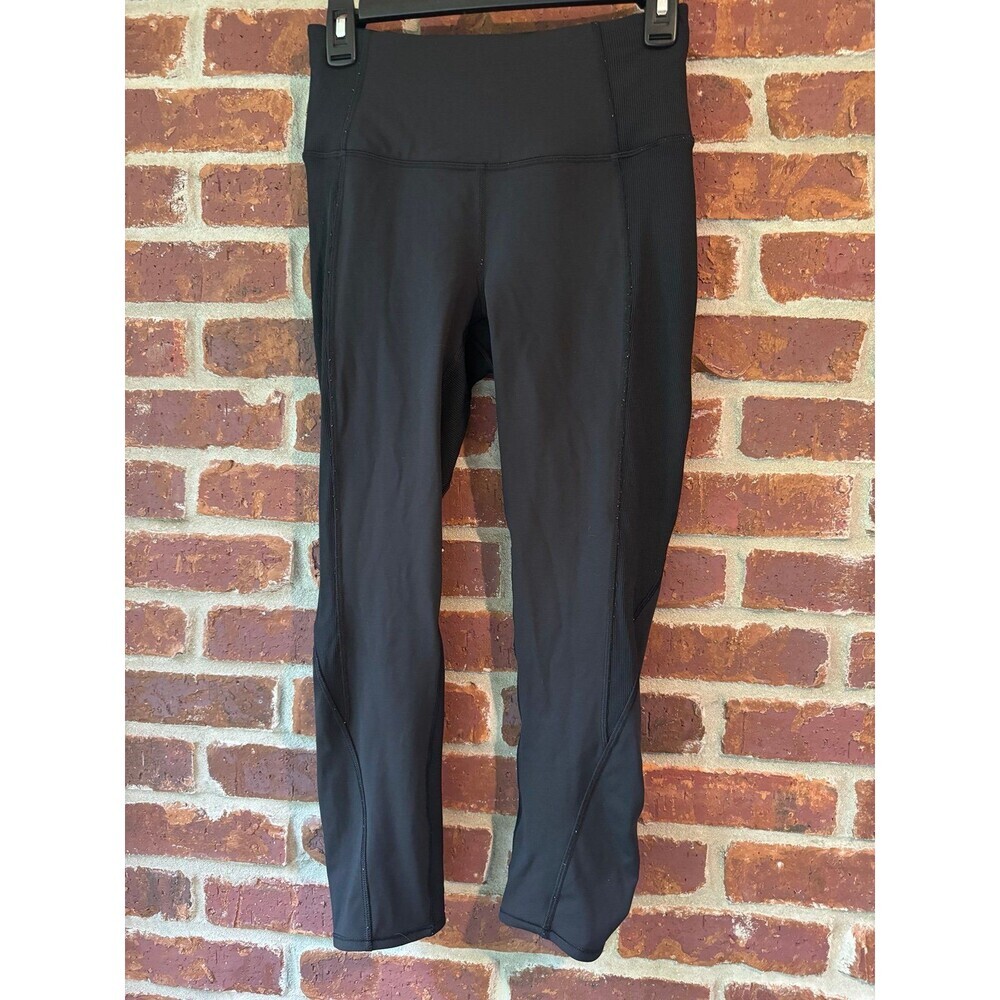 Lululemon On Your Mark 23” crop leggings size 6